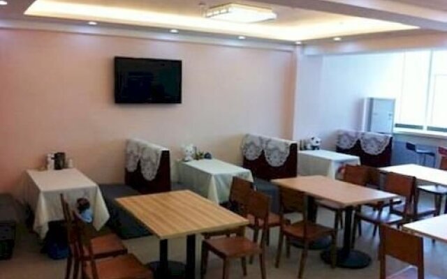 Super 8 Hotel Shijiazhuang New Railway Station West Square