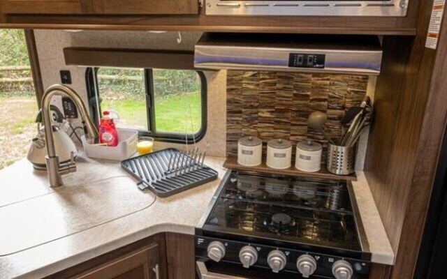 American Luxury Caravan - Secure Parking Llandeilo