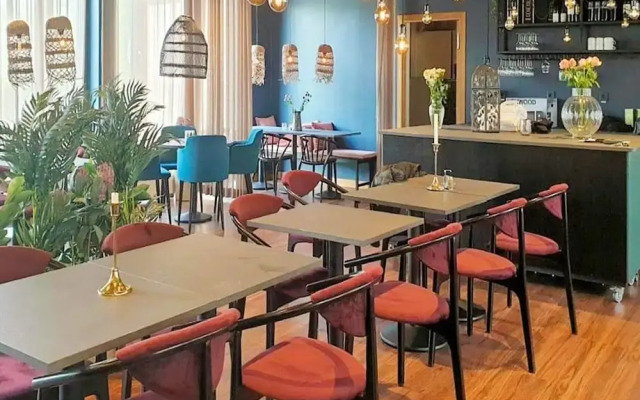 Appealing Vacation Home With Free Breakfast