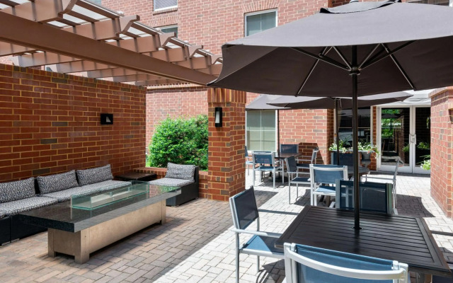 Hampton Inn & Suites Charlottesville-At the University