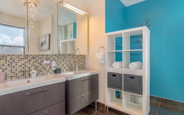 Hollywood Dream House - 5 Bedroom with Heated Pool