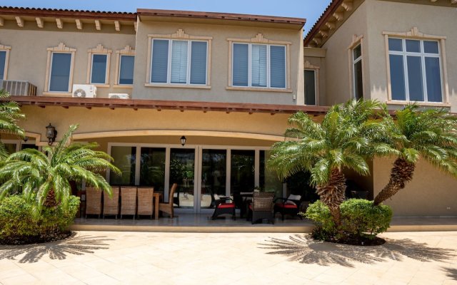Malmok Luxury Villa