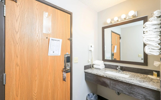 Super 8 by Wyndham Smithville/Kansas City