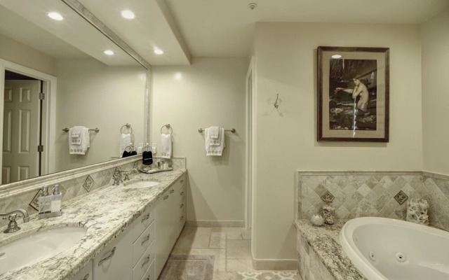 150 Ocean View 2 Bedroom Condo by Redawning