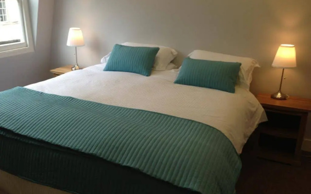 Bath Roof Terrace Apartment, City Centre, Sleeps 8