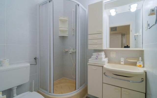 Awesome Apartment in Okrug Donji With 1 Bedrooms and Wifi