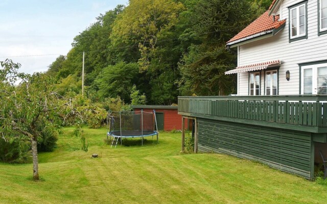 8 Person Holiday Home in Lonevåg