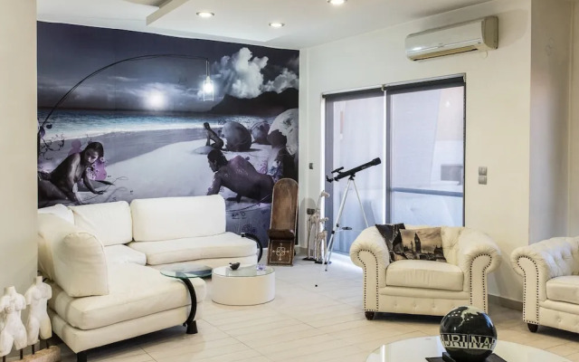 Thomis Beach Family Home Near the Sea
