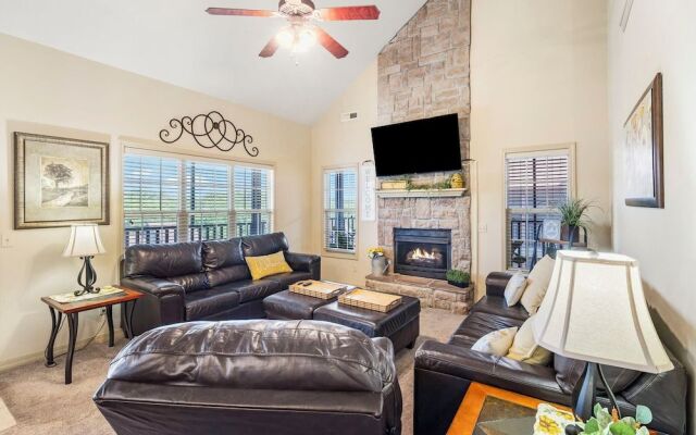 Honey Bee Inn w - Communal Amenities & More!