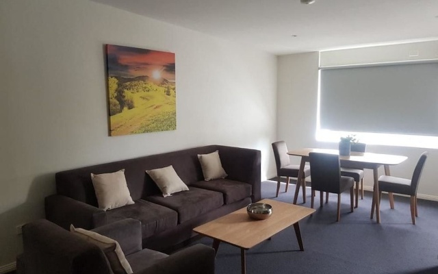 Carlton Suites – Guest Rooms – Goulburn