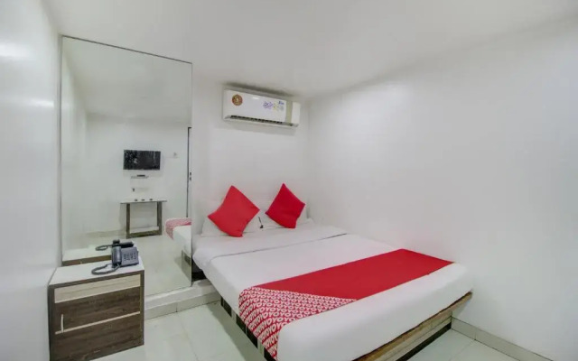 Hotel Blue Light by OYO Rooms