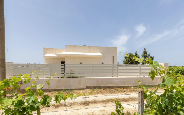 Detached villa with air conditioning