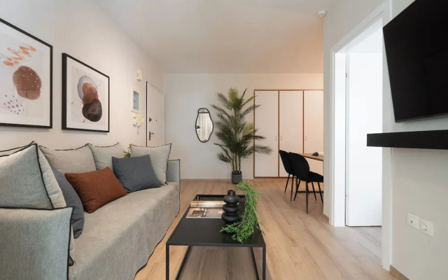 Modern Apartment in Athens with Balcony