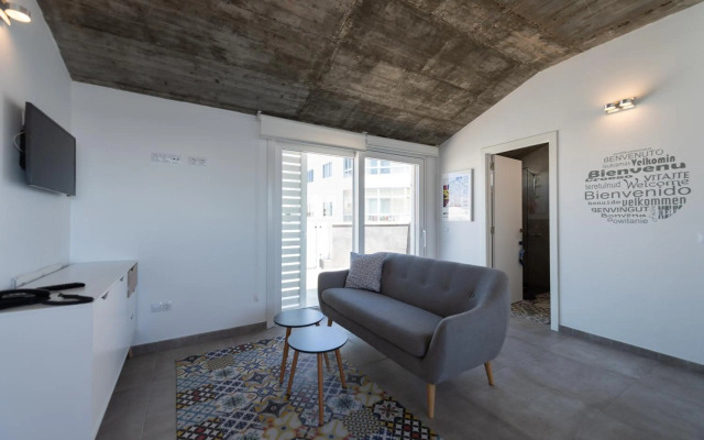 Durmiendo sobre el mar, Vivienda Los Riscos