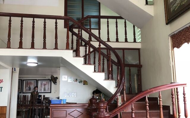 Cat Ba Central Point Hotel