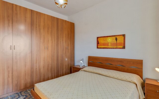 Spacious Holiday Home in Tresnuraghes near Sea