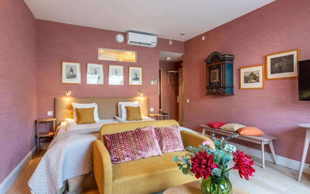 Lady Hamilton Hotel