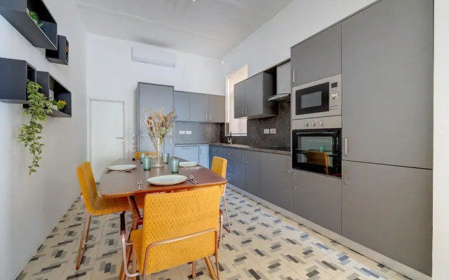 Contemporary Apartment Close to Valletta