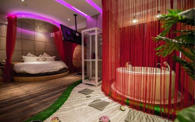Love Of Swan Theme Hotel