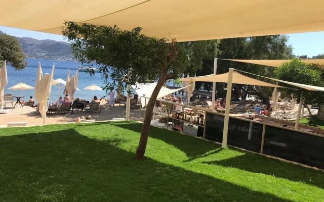 Farrys Boutique Hotel & Beach Club