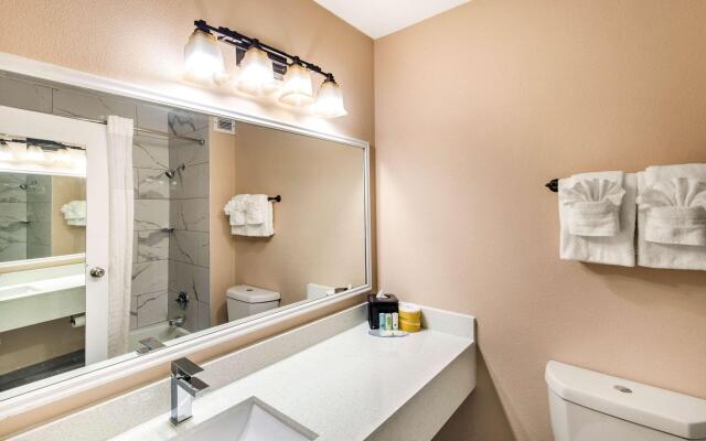 Quality Inn & Suites Plano East - Richardson
