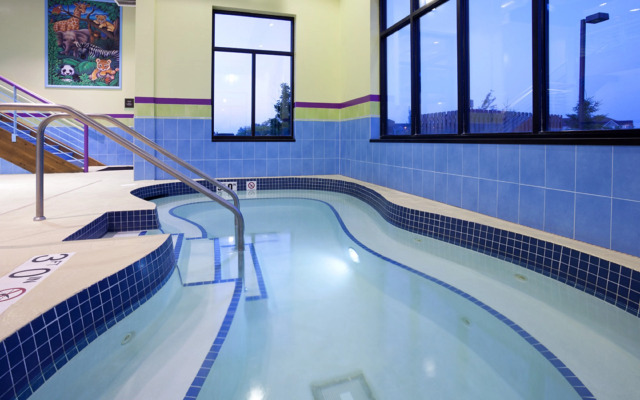 Holiday Inn Exp Stes Rogers by IHG