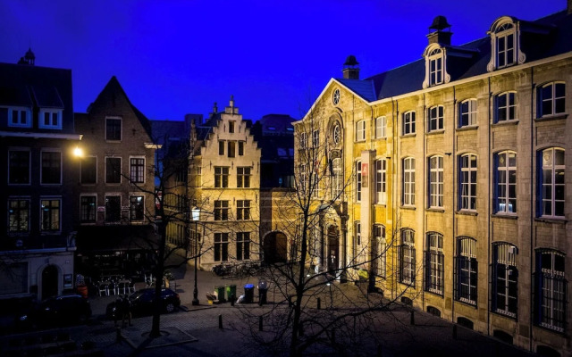 hotelImage
