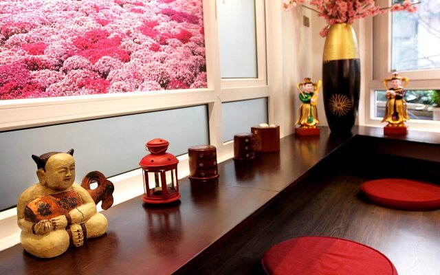 Tomodachi House