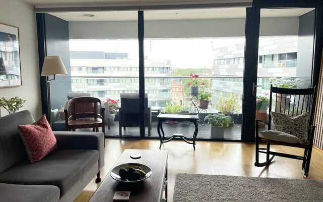 Chic 2BD Flat With Private Balcony - Greenwich