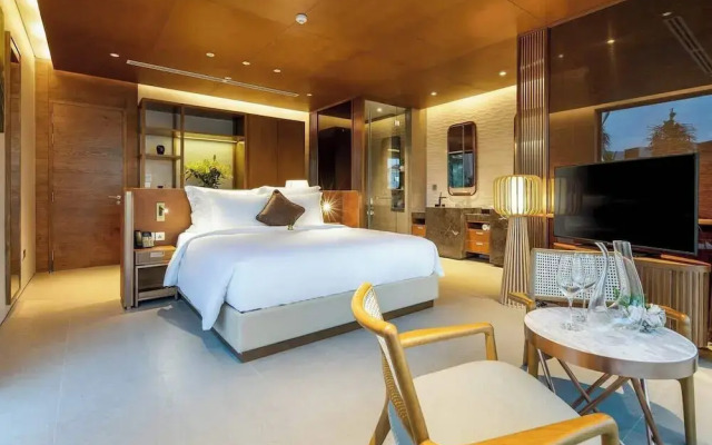 5BR Luxury Villa: Elite Services & Privacy