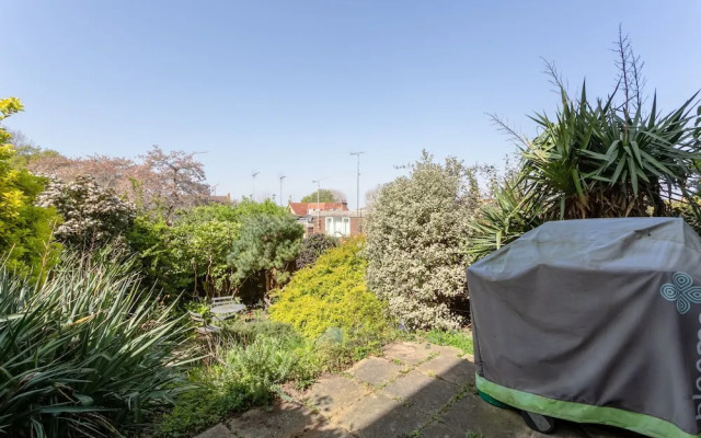 Amazing 2 Bedroom House in Putney