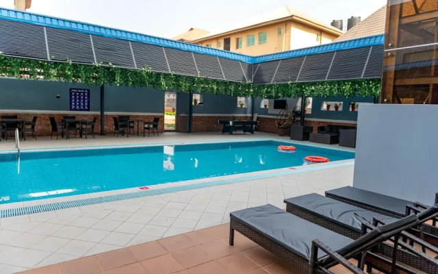 Golden Tulip Crown Prince Hotel