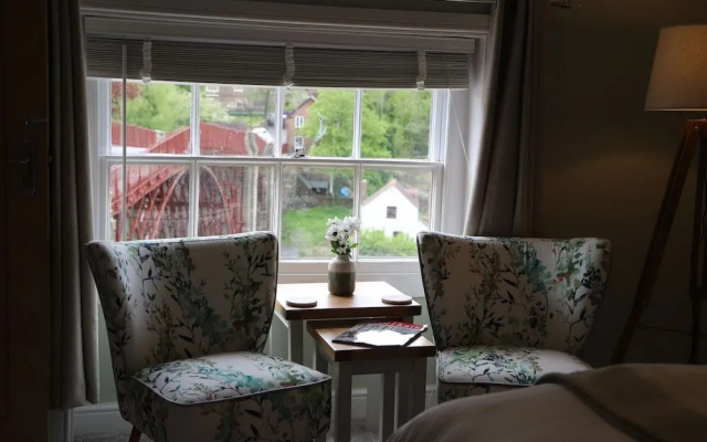 Bridgeside Rooms