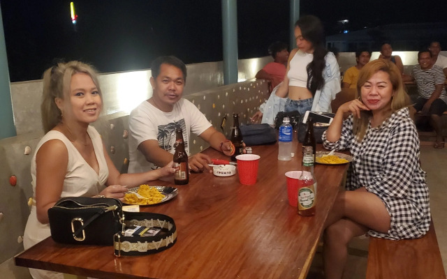 Outpost Hostel - Coron