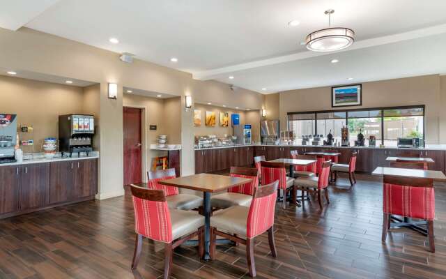 Comfort Suites Pell City I-20 exit 158