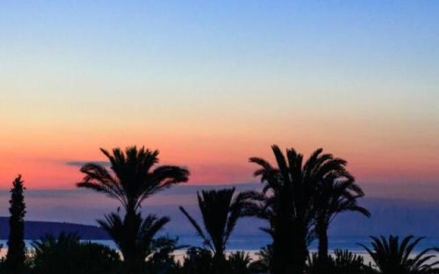 Bougainvillea House in Crete