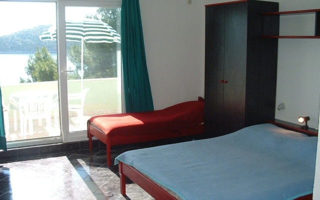 Tonka - 10 m From Beach - A3