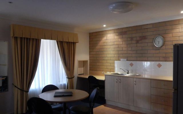 Cotswold Motor Inn