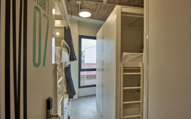 HostelFly Madrid Airport