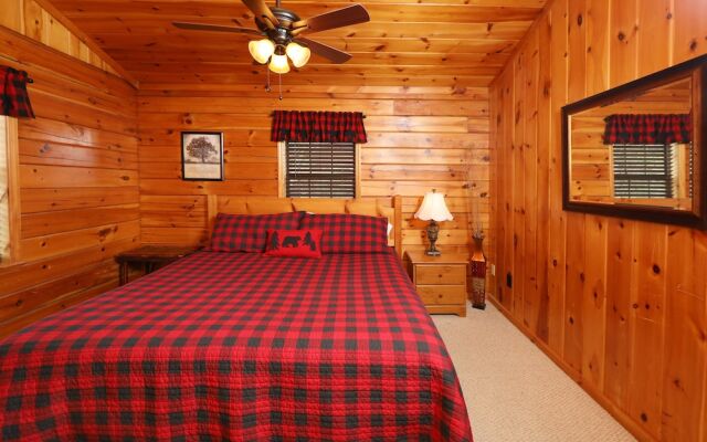 Just Hanging Out - Three Bedroom Cabin