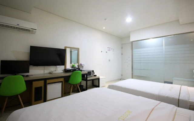 Jeonju Sinsigaji Hotel Moa