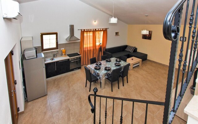 Amazing Home in Liznjan With Wifi and 2 Bedrooms