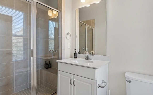 Luxe King 4BR Townhouse in Uptown CLT