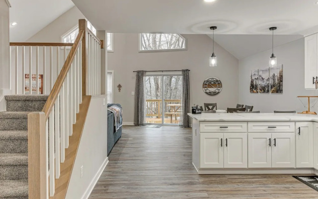 Lake & Pool Access: Poconos Family Getaway!