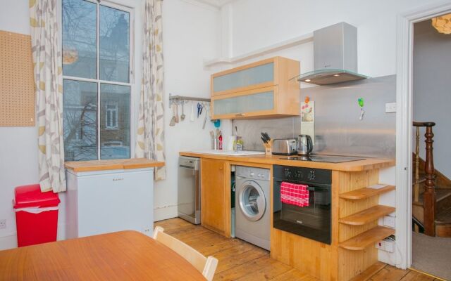 3 Bedroom Flat In Highbury