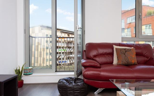 2 Bedroom Flat In Holloway With Balcony And Courtyard