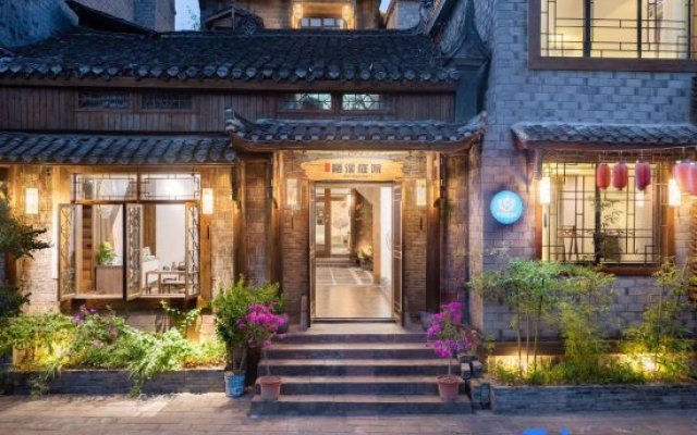 Fenghuang Relay Sunshine Hostel