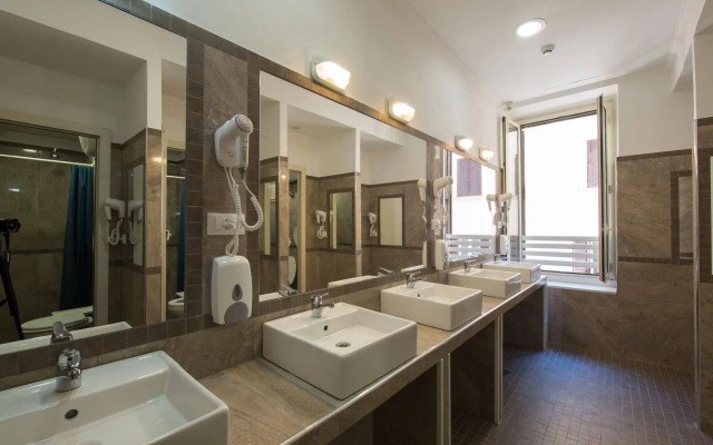 Alessandro Downtown Hostel