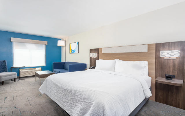 Holiday Inn Express & Suites Lancaster by IHG
