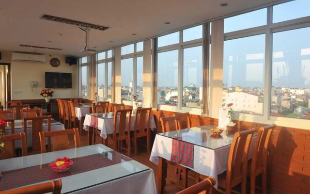 Lucky 3 Hotel & Travel